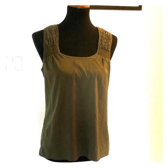 GAP Tops - Gap sleeveless top